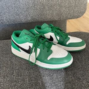 Jordan 1 Low Pine Green (GS) (Size 5Y)